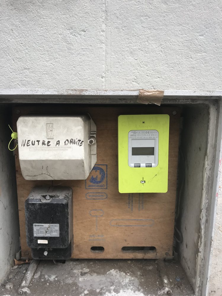 Compteur Linky intégré à une installation électrique à Lyon